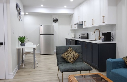 Rosemount House | Beautiful Separate Unit near GrandRiver & Kiwanis Park