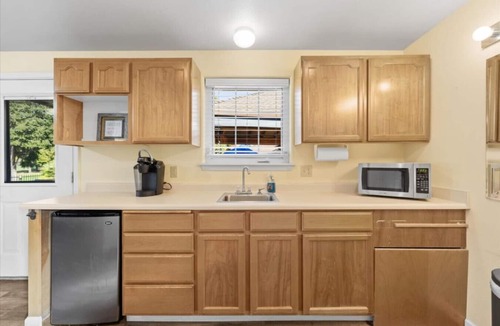 Medford House | Beautiful Setting w/Pool, Hot Tub & Golf Views!