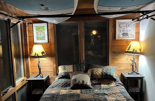 Palermo House | Beautiful Sheepscott Pond