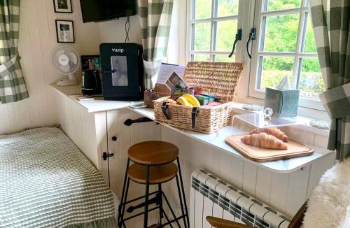 Weedon Lois House | Beautiful Shepherd's Hut - Lois Weedon