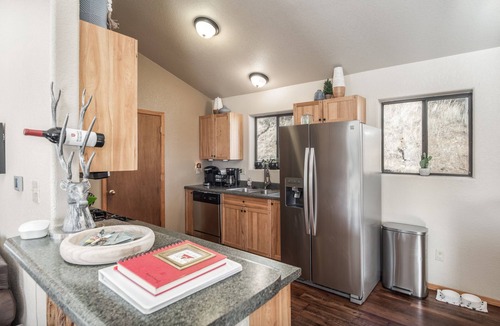 Ruidoso Cabin | Beautiful Sierra Blanca View/Sleeps 8/Large Deck & Hot Tub/Near Ski Apache