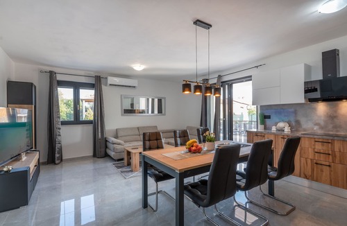 Nedescina Villa | Beautiful single-storey villa with private pool, 15 minutes by car from the beach.