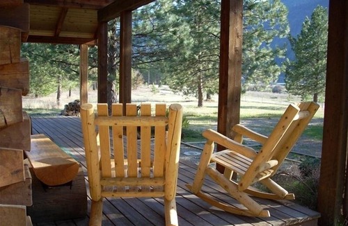 St. Regis Cabin | Beautiful Sloway Cabin by the Clark Fork River