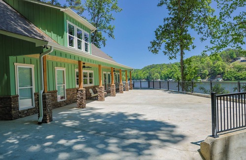Arley House | Beautiful Smith Lake, AL 12 Steps to the Water! - Sleeps 12 - Game Room + Views