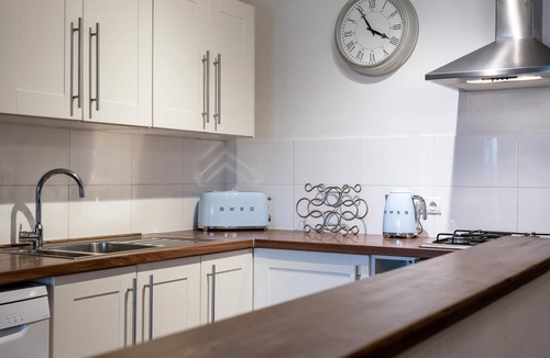 Bourlens Cottage | Beautiful south facing cottage sleeping up to seven