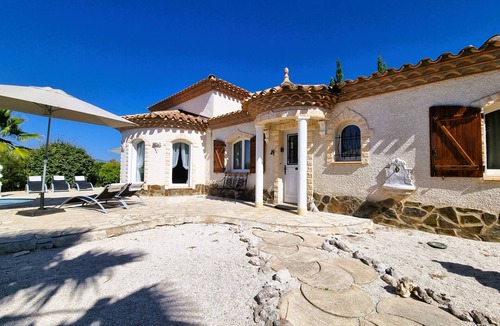 Oupia Villa | Beautiful southern villa with private pool