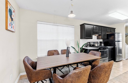 Franklin Park House | Beautiful Space - Nice yard - 10 min from DT