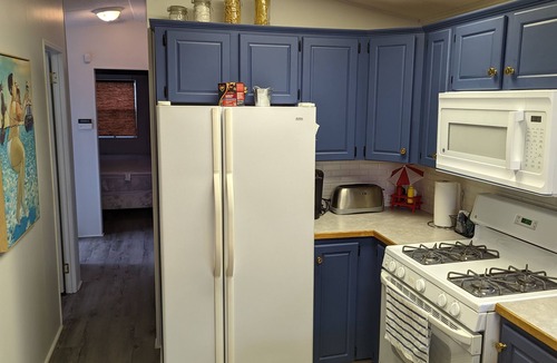 Sherkston Cottage | Beautiful, spacious 3 bedroom updated cottage sleeps 8 with A/C and fire place