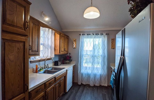 Overland Park House | Beautiful, spacious, clean house for families #2