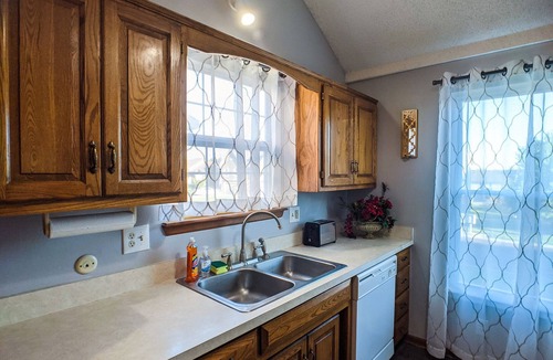 Overland Park House | Beautiful, spacious, clean house for families #2