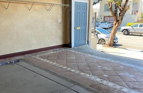 Little Hollywood House | Beautiful Spacious 4BR House in Silver Terrace w/Secured Parking Near SFO & Downtown San Francisco