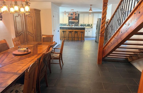 Corrales House | Beautiful Spacious 4-bedroom home in Corrales with WiFi, AC and gourmet kitchen.