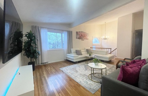 Framingham House | Beautiful,Spacious 4BR Home Free Parking in North Framingham Easy Access boston.