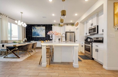 Raisin House | Beautiful, Spacious 5 bedrooms for large group