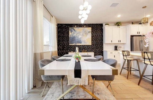 Raisin House | Beautiful, Spacious 5 bedrooms for large group