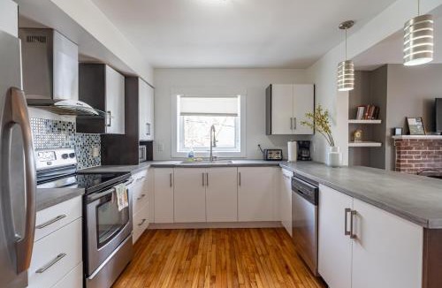 Bedford Apartment | Beautiful & Spacious Apt AC, Unit #1