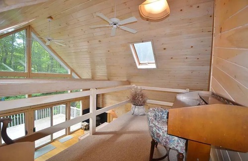 Sherwood Forest House | Beautiful Spacious Berkshire A-Frame Mountain House