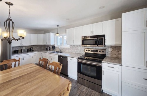 Clearview Township House | Beautiful spacious home in nice Collingwood