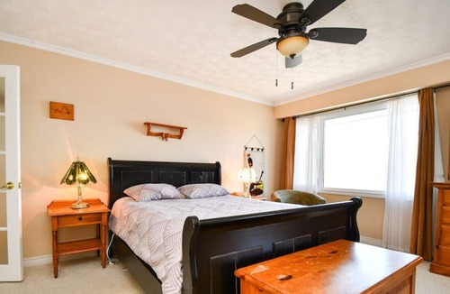Peterborough Cottage | Beautiful Spacious Cottage on Lake Chemong