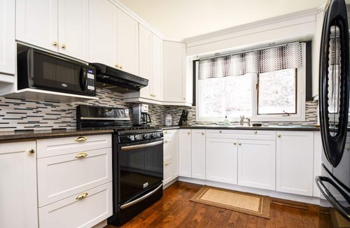 Peterborough Cottage | Beautiful Spacious Cottage on Lake Chemong