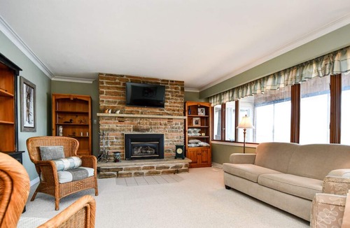 Peterborough Cottage | Beautiful Spacious Cottage on Lake Chemong