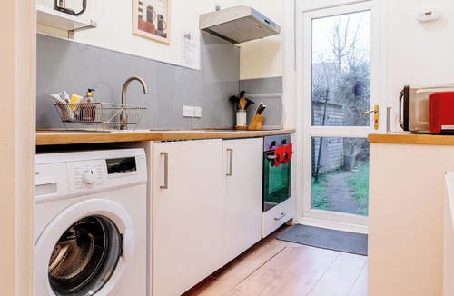 Newington House | beautiful- spacious ground floor newington flat