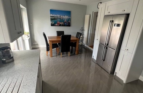 Petersfield House | Beautiful spacious 2 Bedroom townhouse