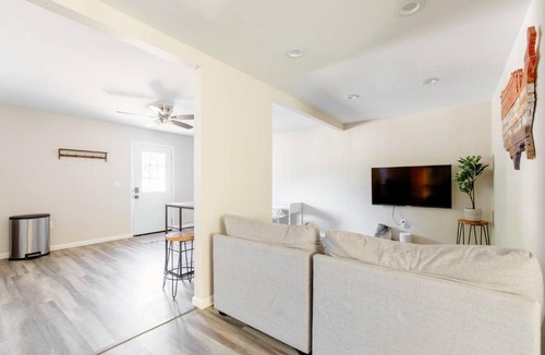 Roseville Apartment | Beautiful spacious guest home