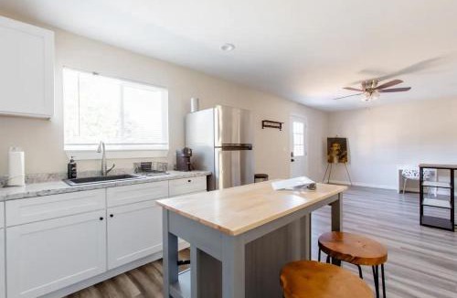 Roseville Apartment | Beautiful spacious guest home