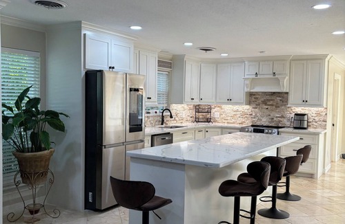 Richwood House | Beautiful spacious home located on the Bayou.n25 min.from beach 55 from Houston.