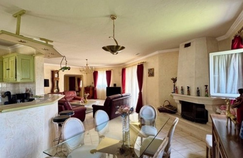 Molleges House | Beautiful spacious house, comfortable, quiet. while being close to shops