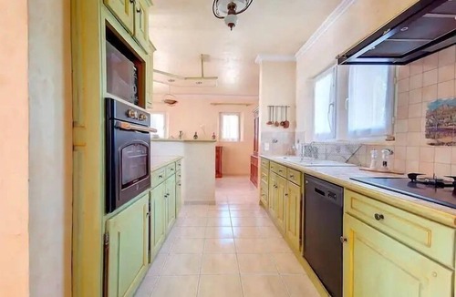 Molleges House | Beautiful spacious house, comfortable, quiet. while being close to shops