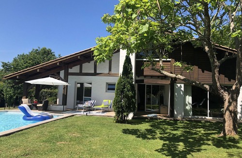 Mezos House | Beautiful, spacious house with pool, between the forest and the beach.