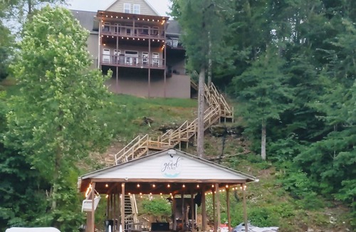 Caryville House | Beautiful spacious lakefront home-Just minutes from I-75