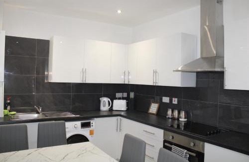 Old Trafford House | Beautiful, Spacious, Old Trafford home