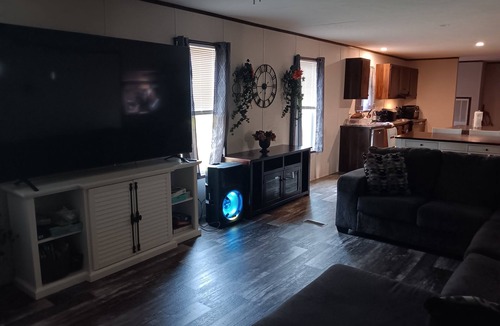 Brownsville House | Beautiful, spacious, home perfect for a quiet getaway & all your comfort needs.