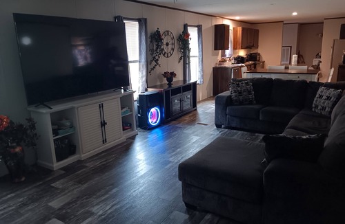 Brownsville House | Beautiful, spacious, home perfect for a quiet getaway & all your comfort needs.