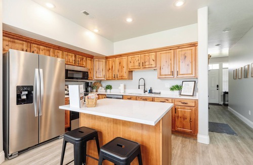 Providence House | Beautiful, Sparkling Clean 3 BR, 2.5 BA Townhome!