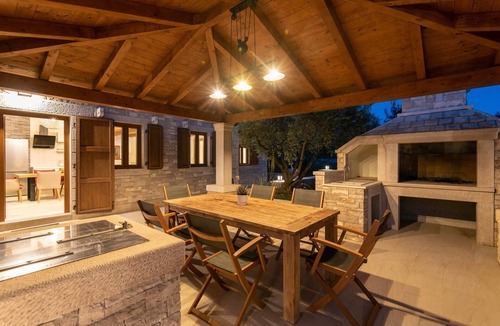 Orebic House | Beautiful stone house in the quiet neighborhood