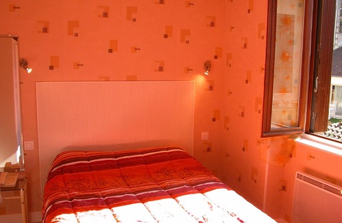 Neris-les-Bains Apartment | beautiful studio quiet