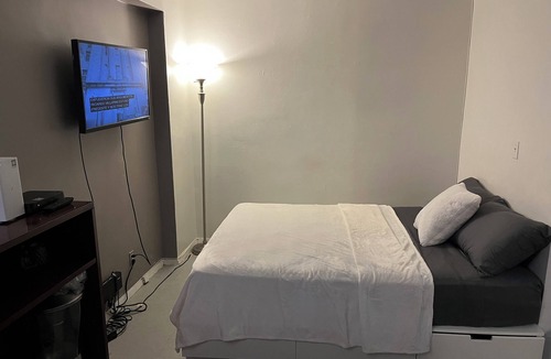 Spuyten Duyvil Apartment | Beautiful studio apartment with a nice balcony