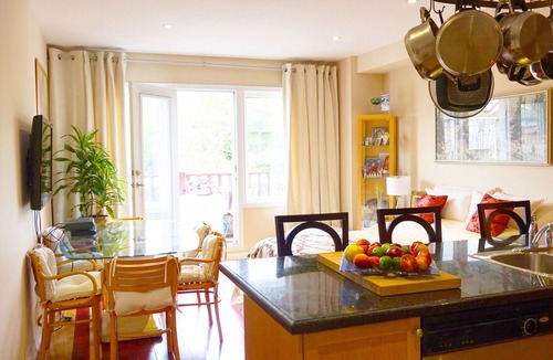 The Beaches Apartment | Beautiful Studio apartment across the lake in the "Beaches"