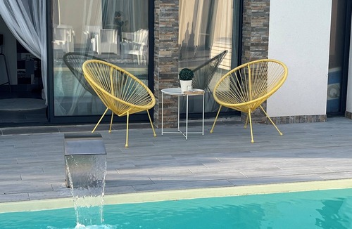 Bressols Apartment | Beautiful studio