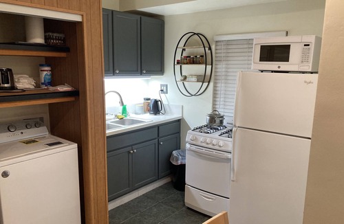 Greater Wilshire - Hancock Park Apartment | Beautiful studio in Hancock Park