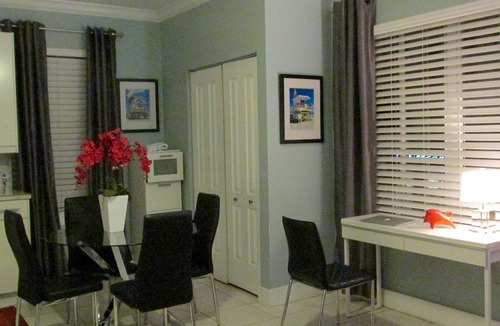 Mid Beach Apartment | Beautiful Studio on Collins Ave by the Beach with Private Parking