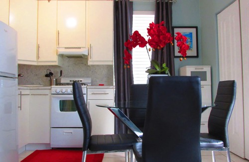 Mid Beach Apartment | Beautiful Studio on Collins Ave by the Beach with Private Parking