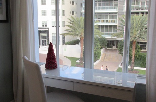 Mid Beach Apartment | Beautiful Studio on Collins Ave by the Beach with Private Parking