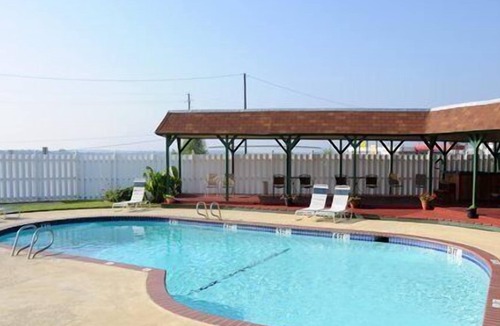 Bridgeport Apartment | Beautiful studio unit at resort, sleeps 2