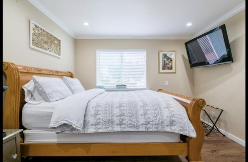 Redwood City Apartment | Beautiful Studio