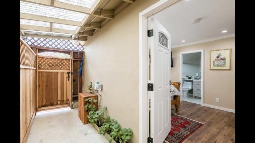 Redwood City Apartment | Beautiful Studio